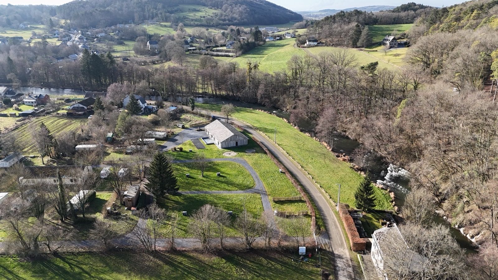 Allée boisée du camping